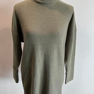 Abercrombie & Fitch XSP green turtleneck sweater
